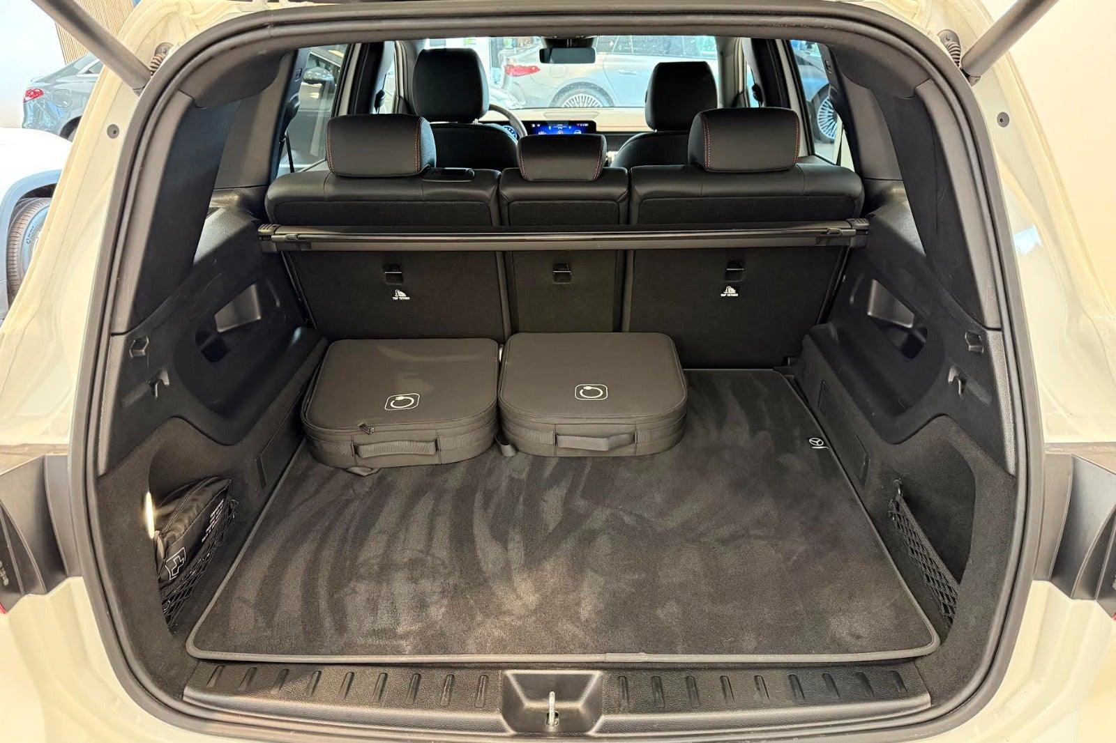 Hvid Mercedes EQB250+ fra 2026