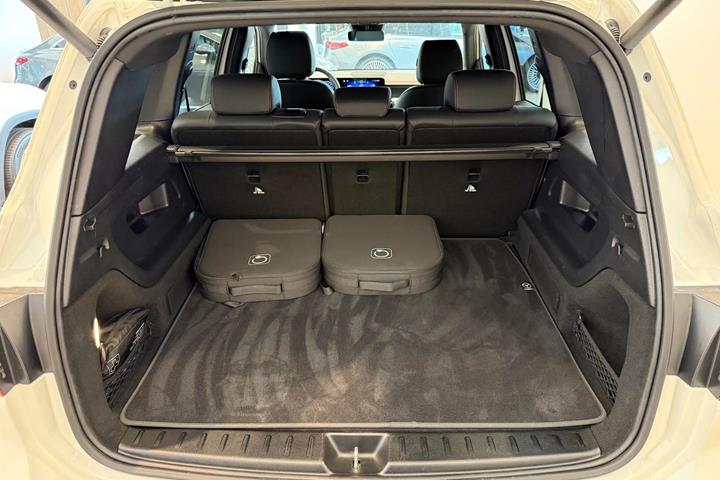 Hvid Mercedes EQB250+ fra 2026