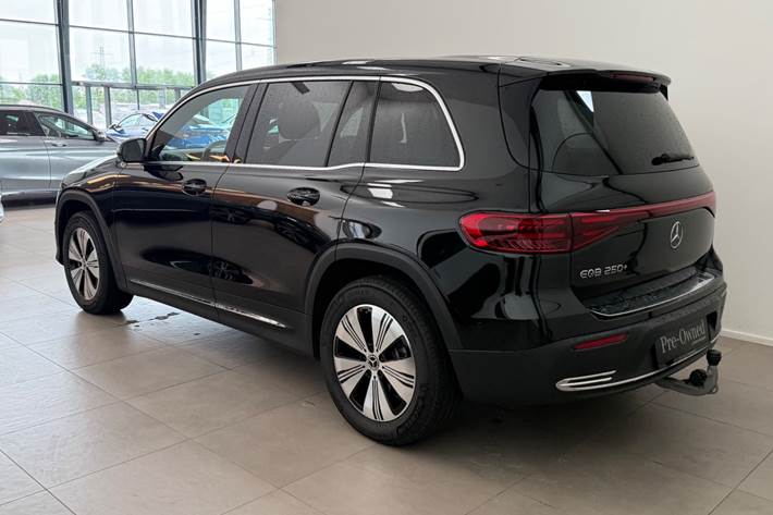 Sort Mercedes EQB250+ fra 2026