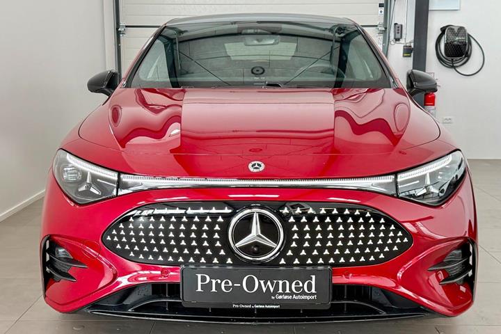 Rød Mercedes CLA250+ fra 2025
