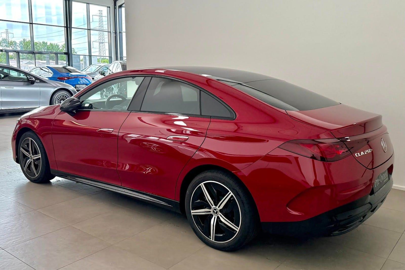 Rød Mercedes CLA250+ fra 2025