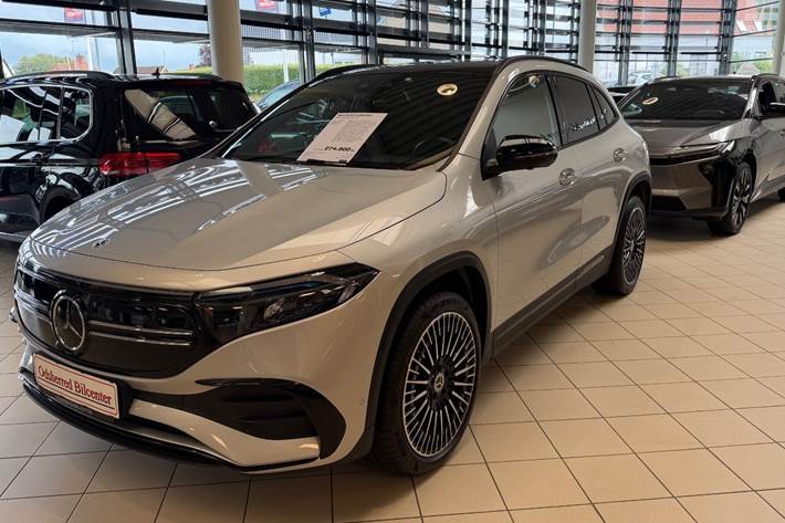 Sølv Mercedes EQA250+ fra 2023