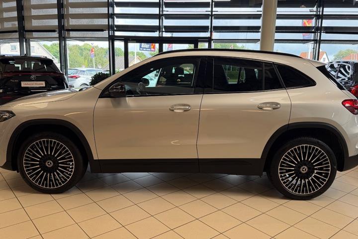 Sølv Mercedes EQA250+ fra 2023