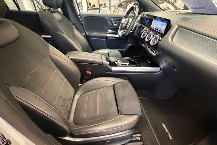 Sølv Mercedes EQA250+ fra 2023