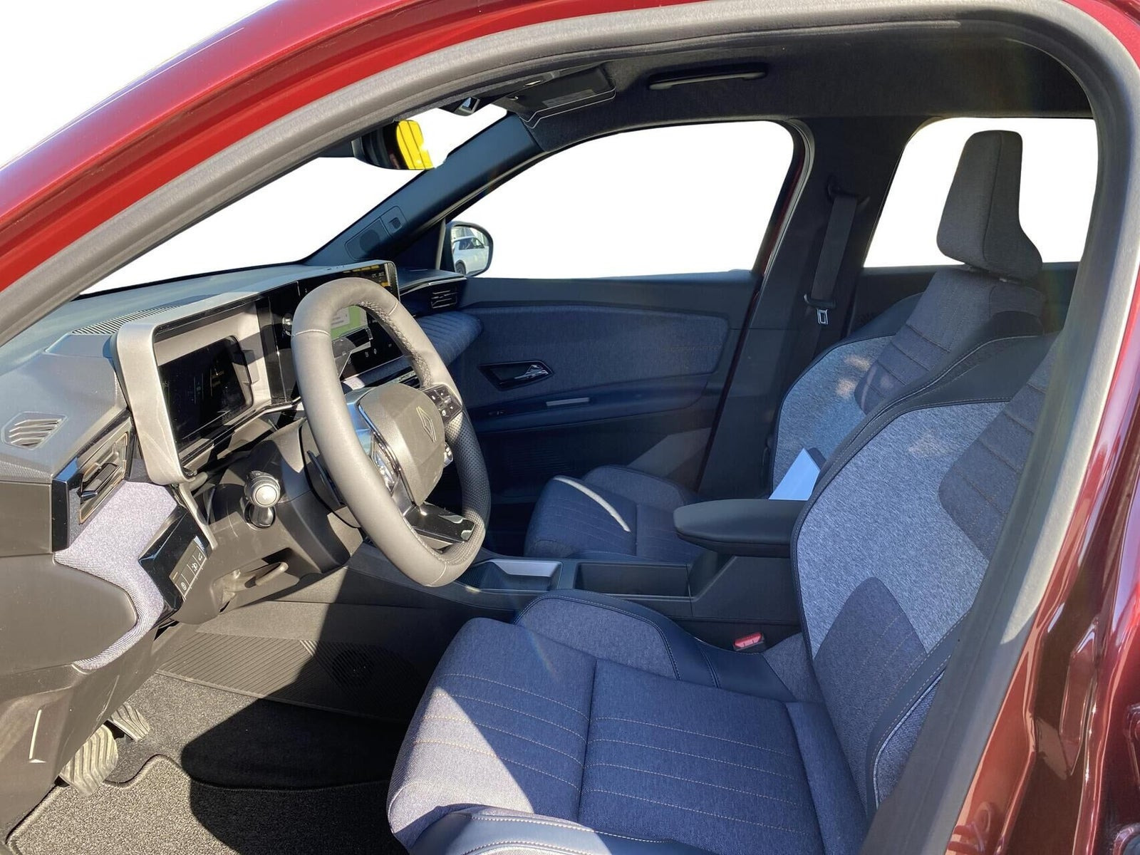 Rød Renault 4 E-Tech fra 2026