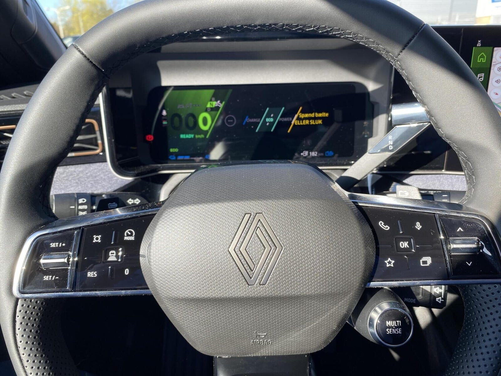 Rød Renault 4 E-Tech fra 2026