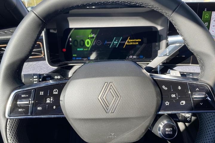 Rød Renault 4 E-Tech fra 2026