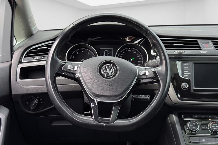 Blå VW Touran fra 2017