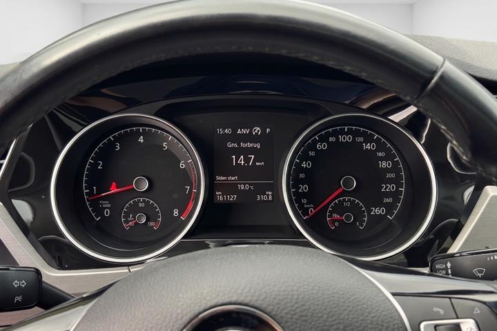 Blå VW Touran fra 2017
