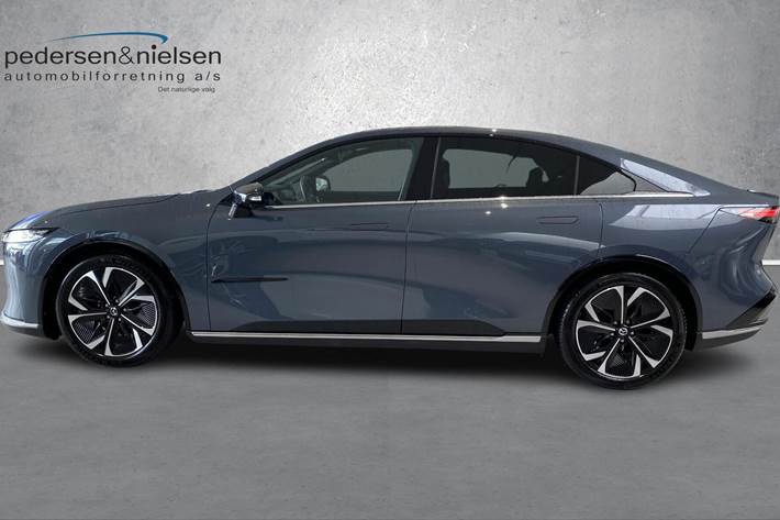 undefined Mazda 6e fra 2025