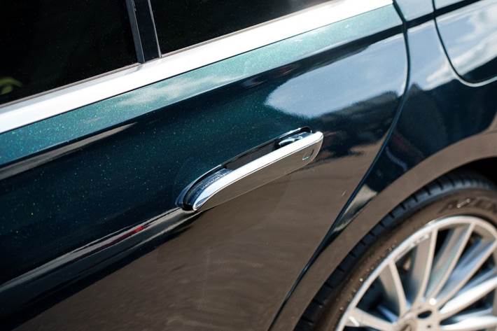 Grøn Mercedes S580 e fra 2023
