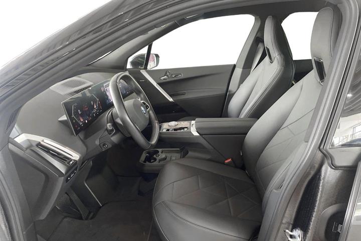Grå BMW iX fra 2022