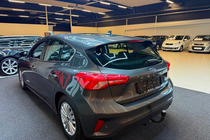 Grå Ford Focus fra 2019