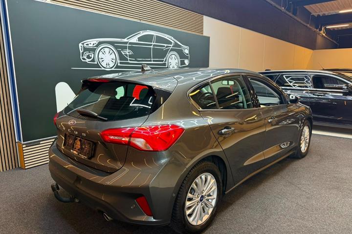Grå Ford Focus fra 2019