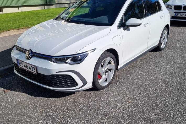 Hvid VW Golf VIII fra 2020