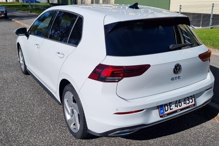 Hvid VW Golf VIII fra 2021