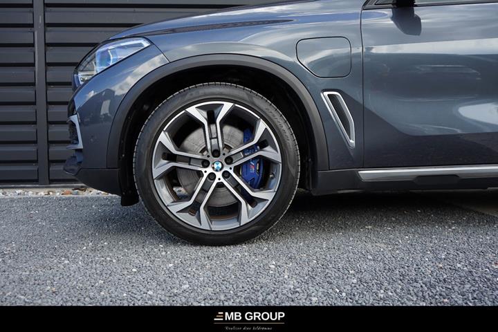 Grå BMW X5 fra 2020