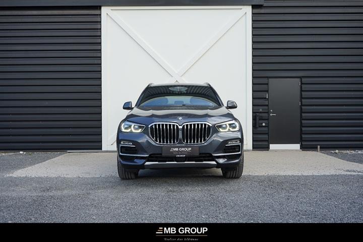 Grå BMW X5 fra 2020