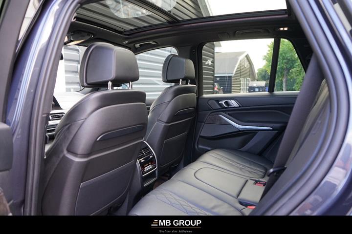 Grå BMW X5 fra 2020