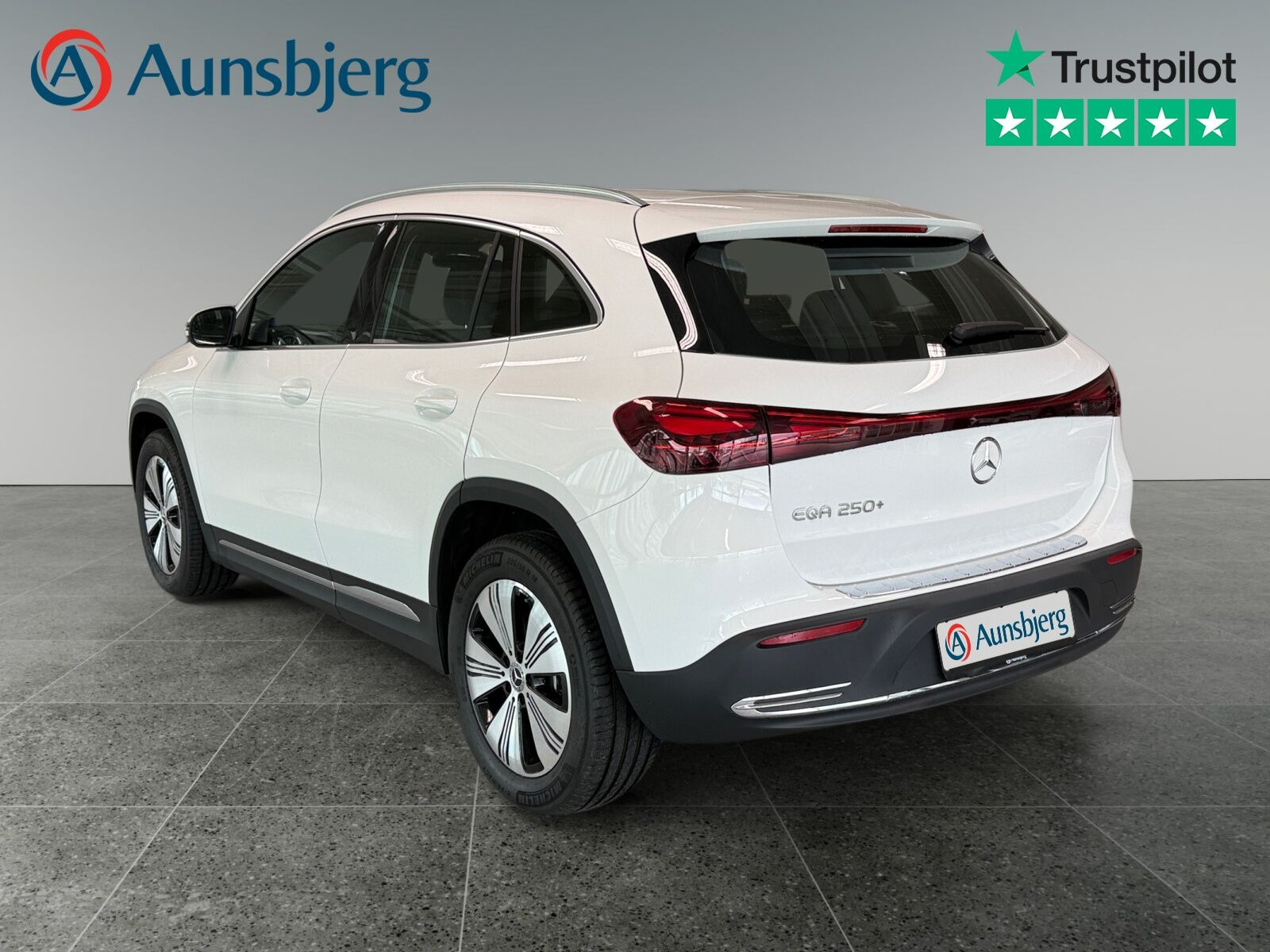 Hvid Mercedes EQA250+ fra 2025