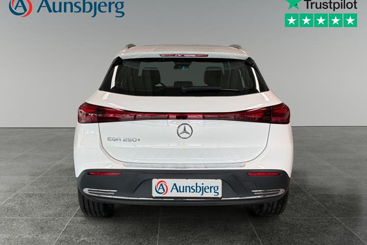 Hvid Mercedes EQA250+ fra 2025