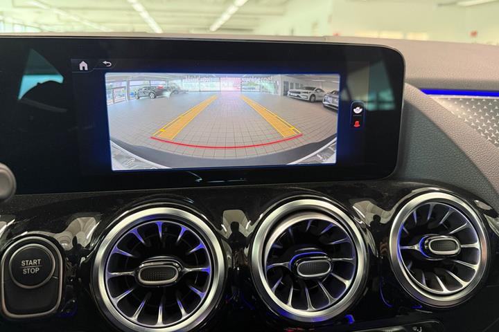 Hvid Mercedes EQA250+ fra 2025