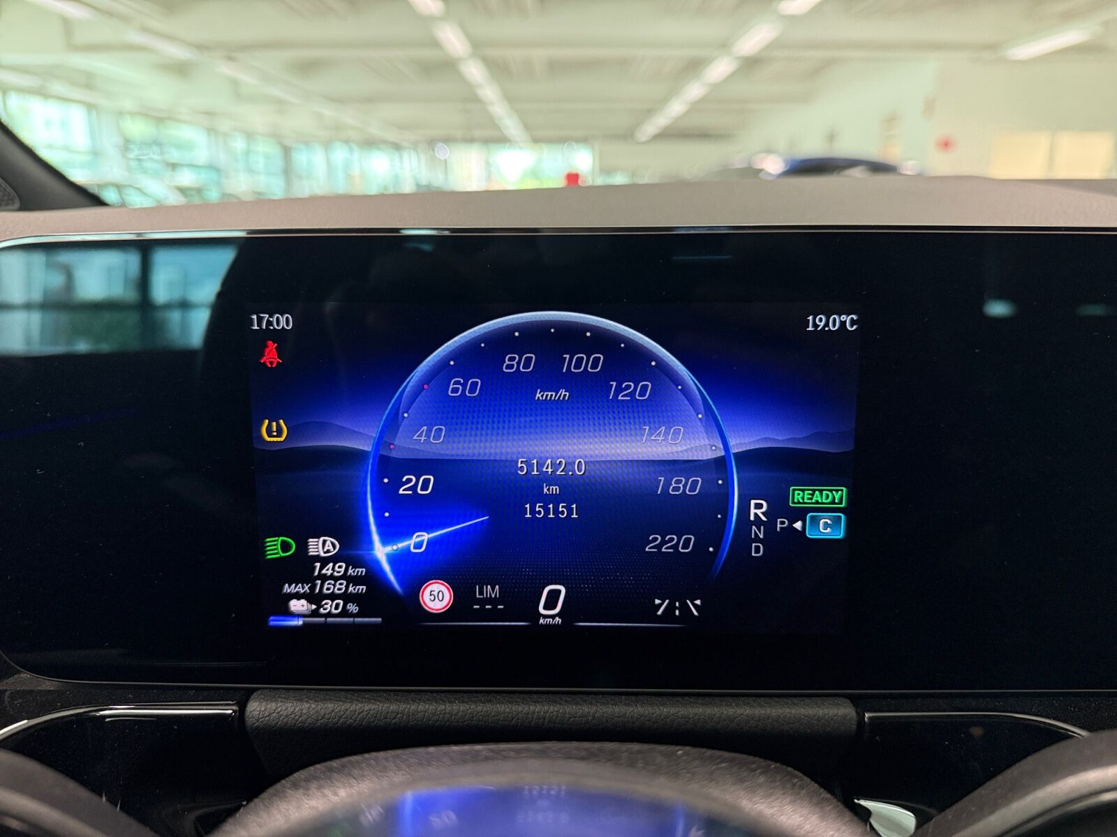 Hvid Mercedes EQA250+ fra 2025