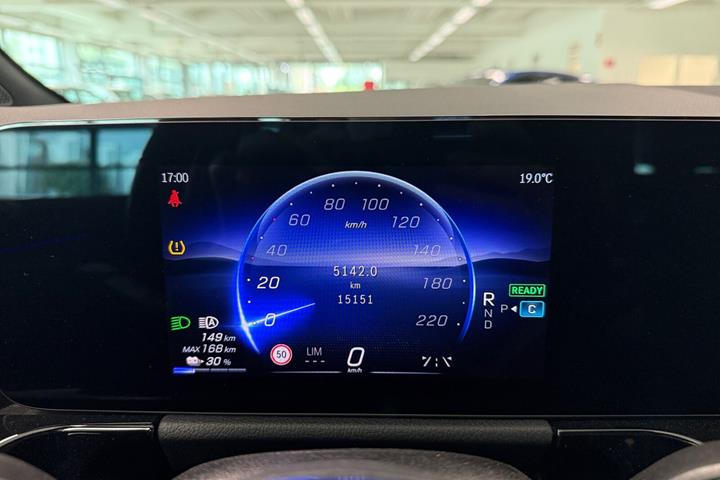 Hvid Mercedes EQA250+ fra 2025