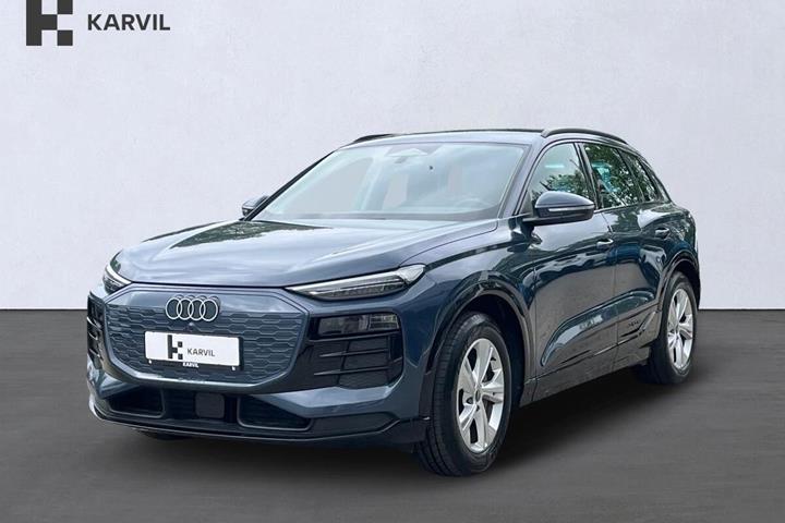 Blå Audi Q6 e-tron fra 2025 set udefra