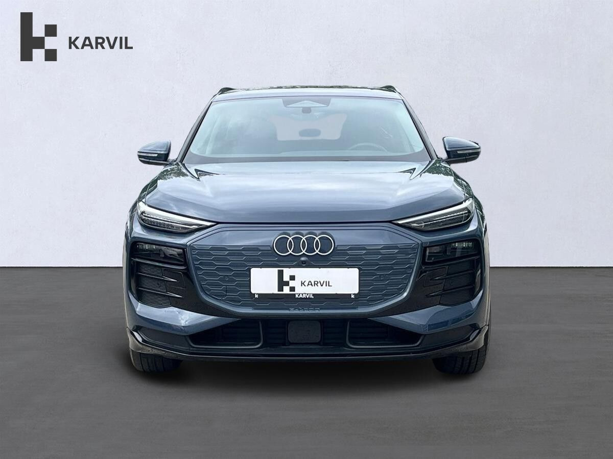 Blå Audi Q6 e-tron fra 2025