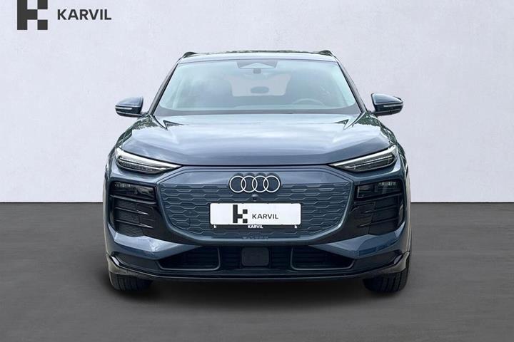 Blå Audi Q6 e-tron fra 2025