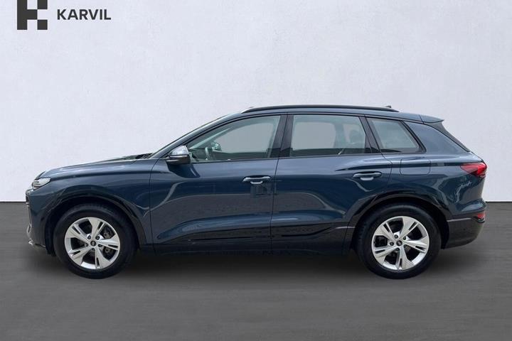 Blå Audi Q6 e-tron fra 2025
