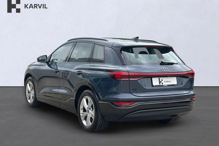 Blå Audi Q6 e-tron fra 2025
