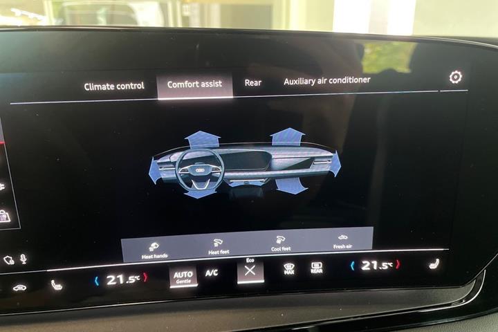 Blå Audi Q6 e-tron fra 2025