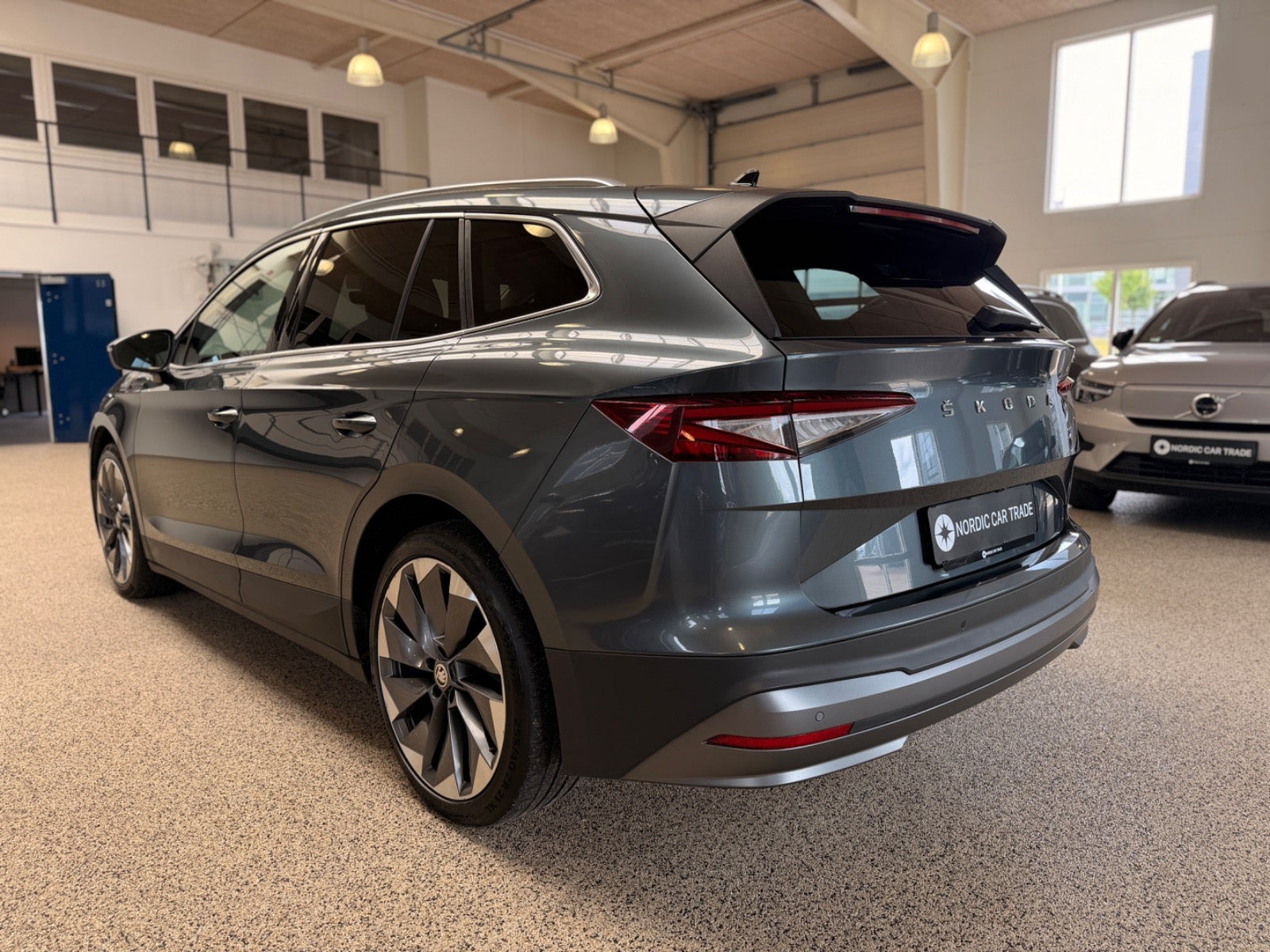 Grå Skoda Enyaq fra 2021