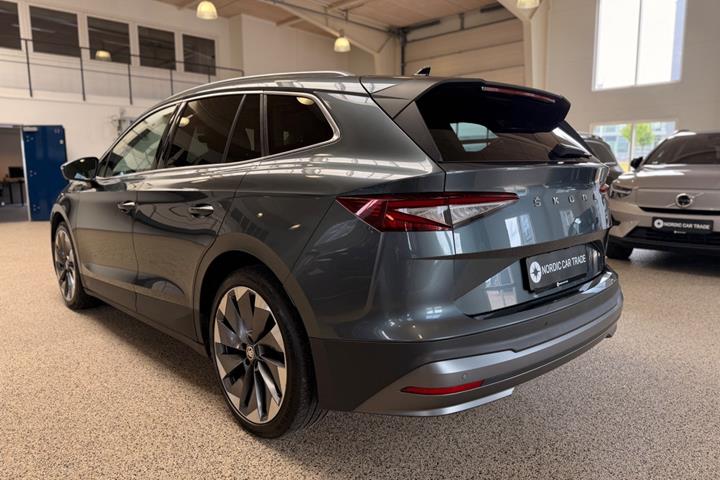 Grå Skoda Enyaq fra 2021