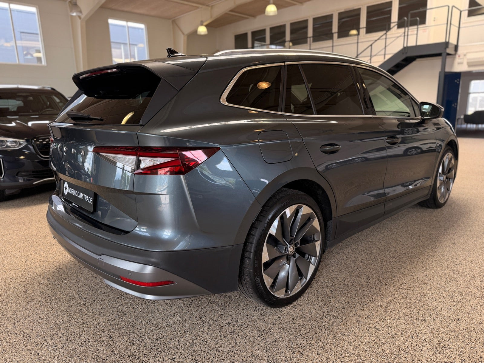 Grå Skoda Enyaq fra 2021