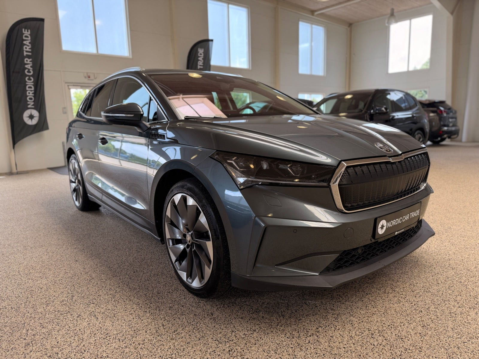 Grå Skoda Enyaq fra 2021