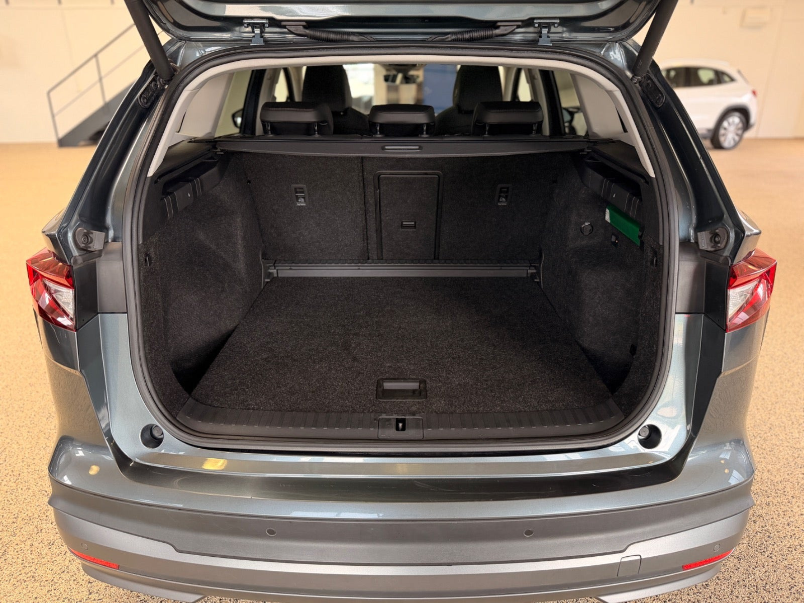 Grå Skoda Enyaq fra 2021