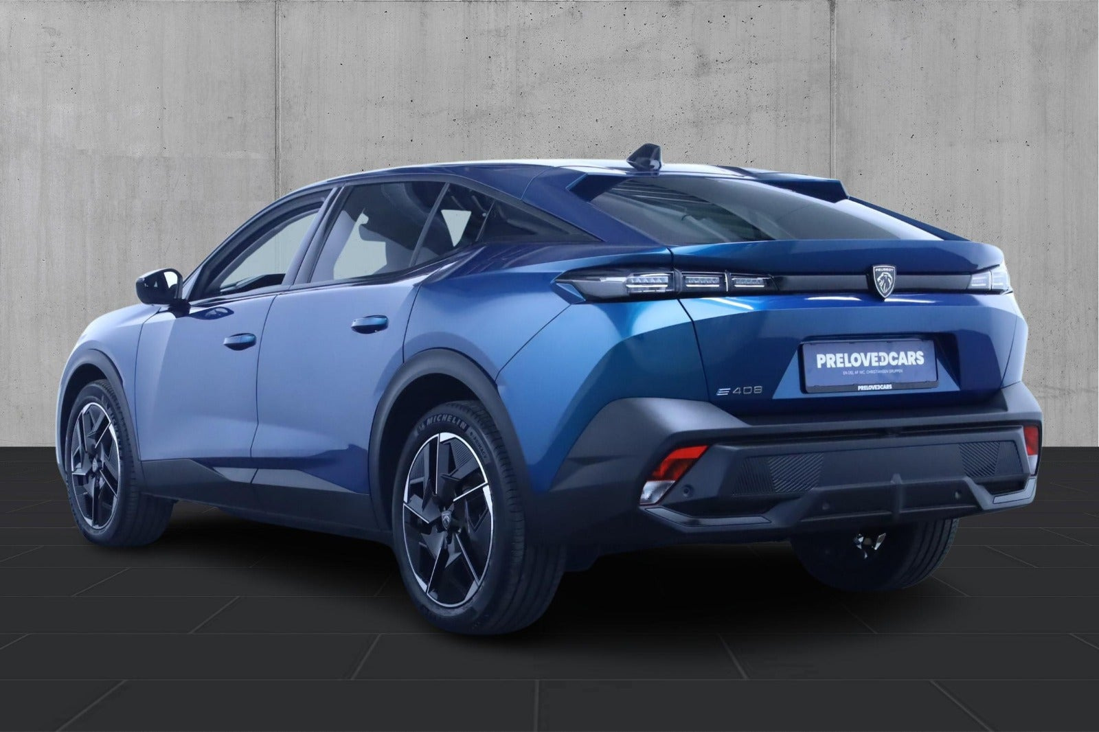 Blå Peugeot e-408 fra 2026