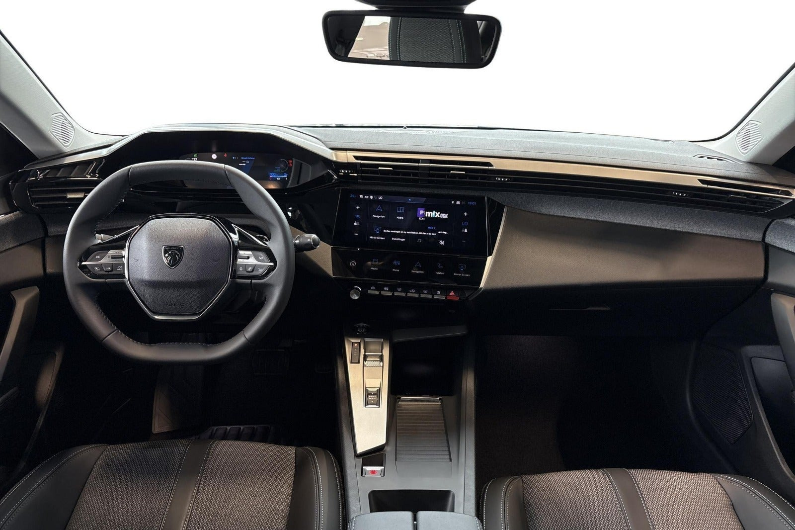 Blå Peugeot e-408 fra 2026
