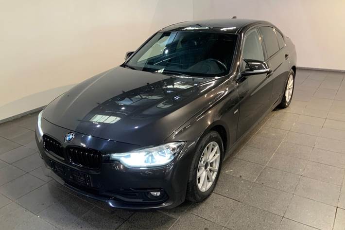 Grå BMW 320d fra 2016