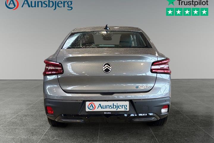 Grå Citroën ë-C4 X fra 2025