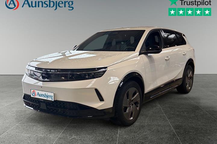 Hvid Opel Grandland-e fra 2025 set udefra