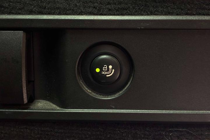 Blå BMW 330e fra 2020
