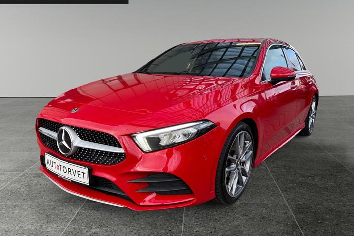 Rød Mercedes A220 fra 2019 set udefra