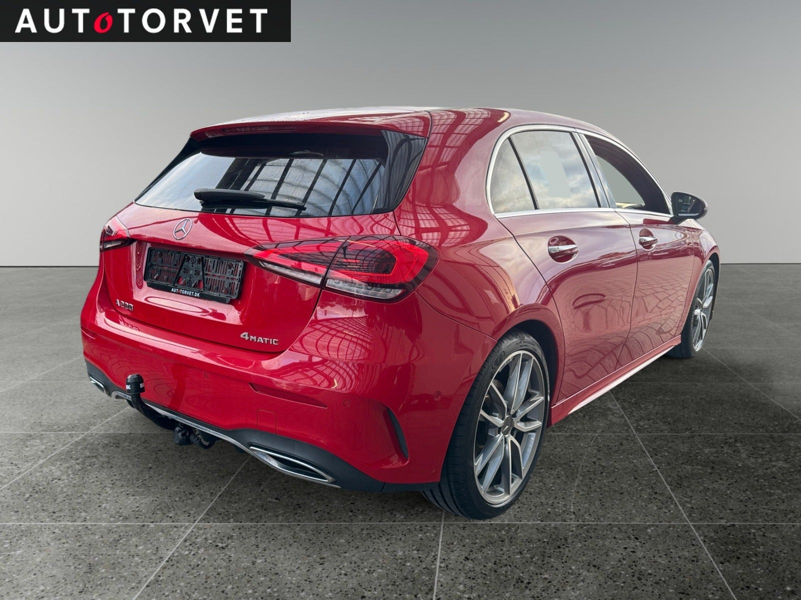 Rød Mercedes A220 fra 2019