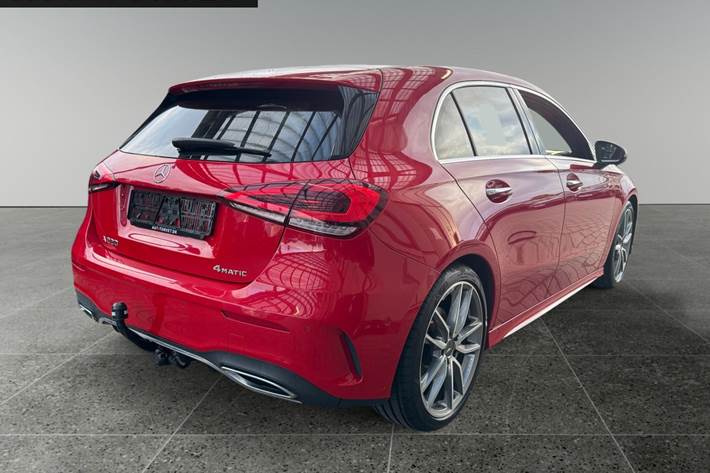 Rød Mercedes A220 fra 2019