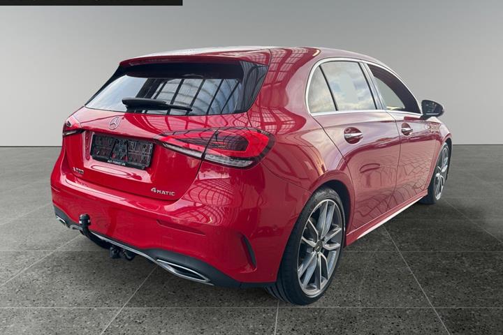 Rød Mercedes A220 fra 2019