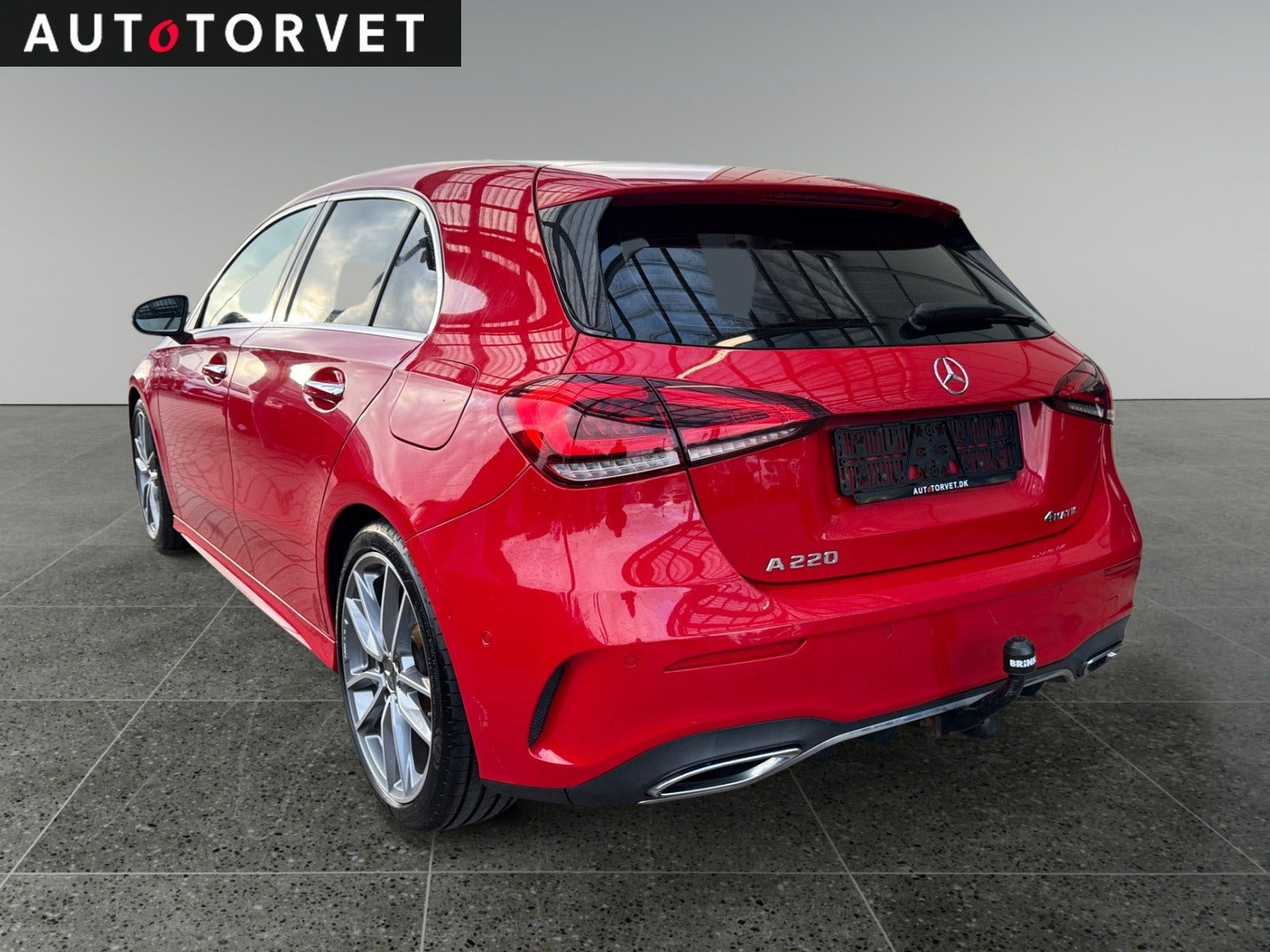 Rød Mercedes A220 fra 2019